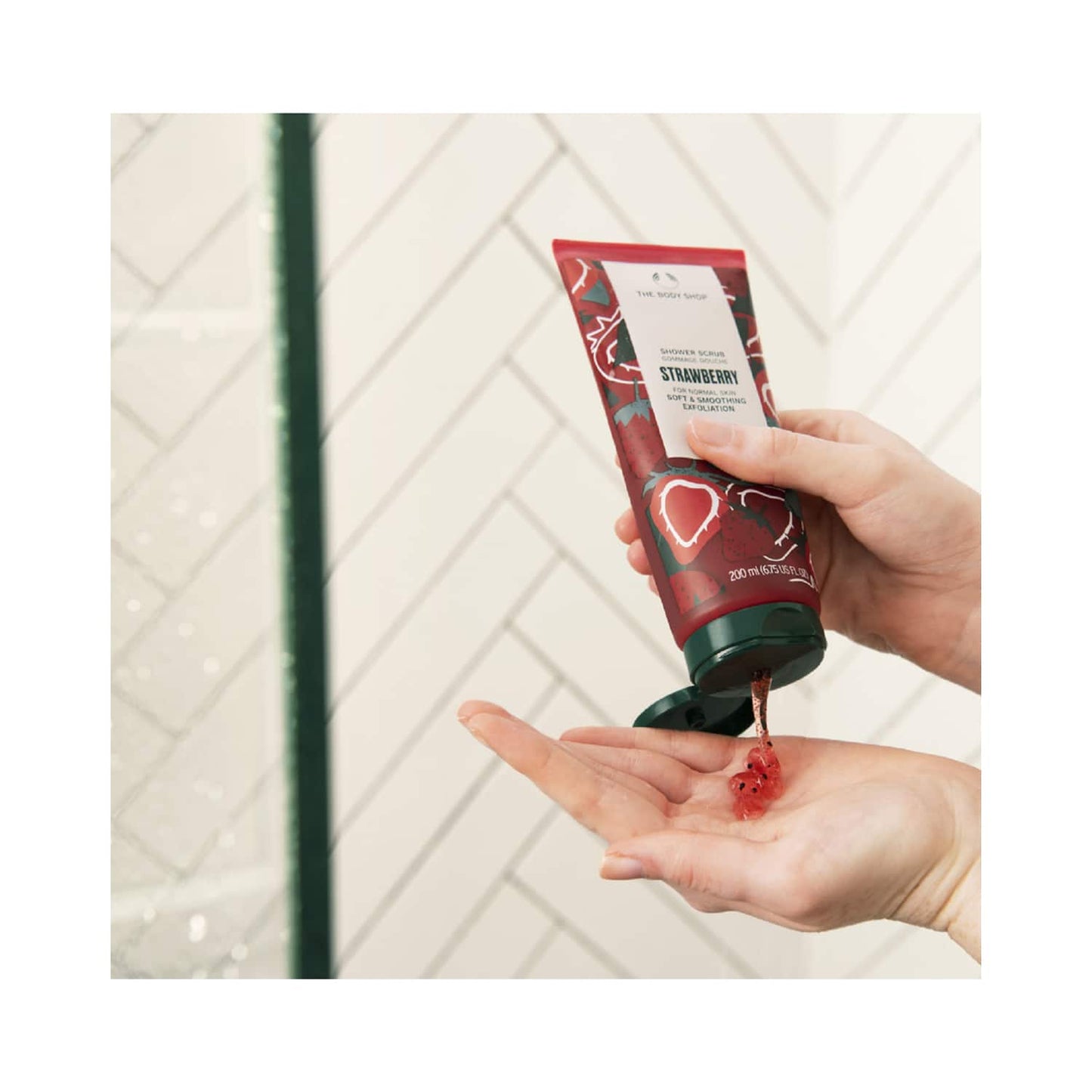 The Body Shop Strawberry Shower Scrub (200ml)