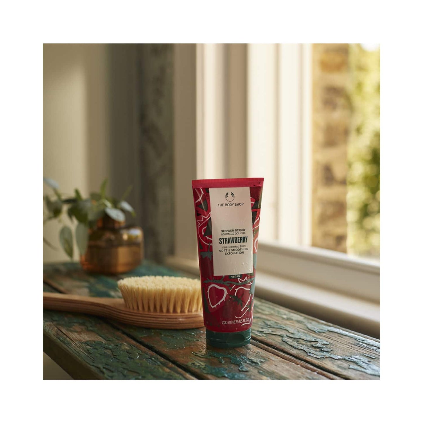 The Body Shop Strawberry Shower Scrub (200ml)